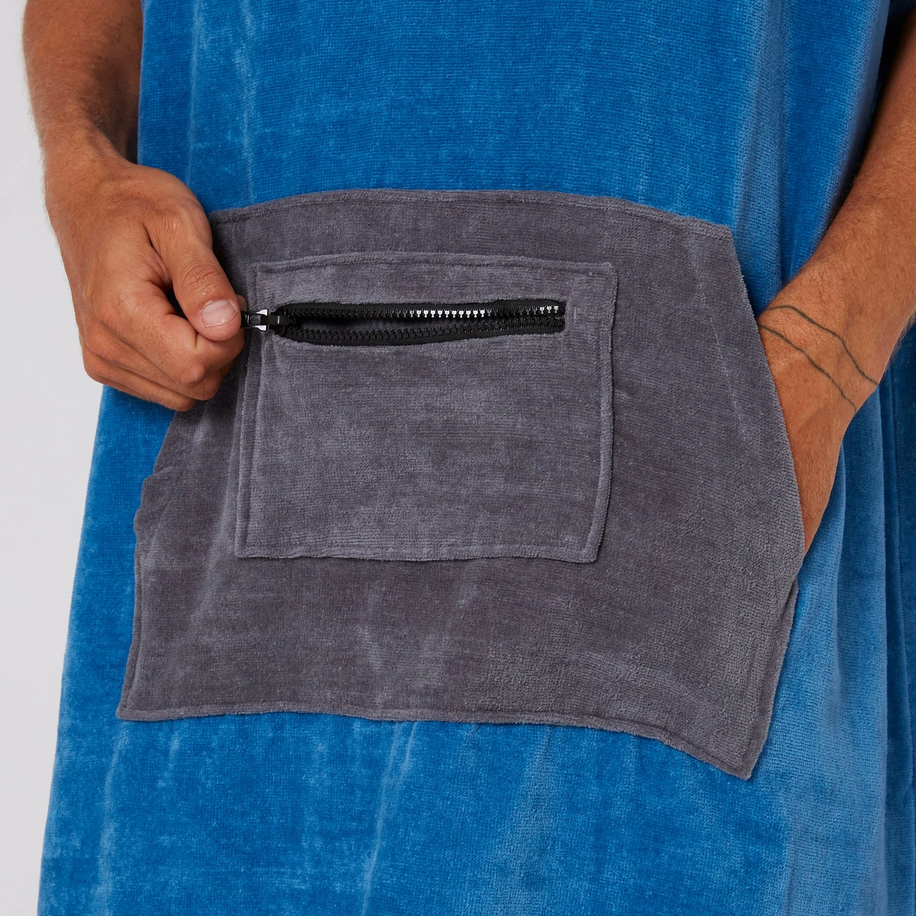 Mens Daybreak Hooded Poncho - Image 14